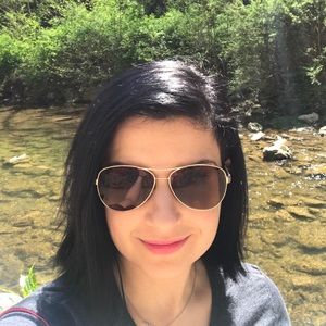 Meet your Posher, Anna